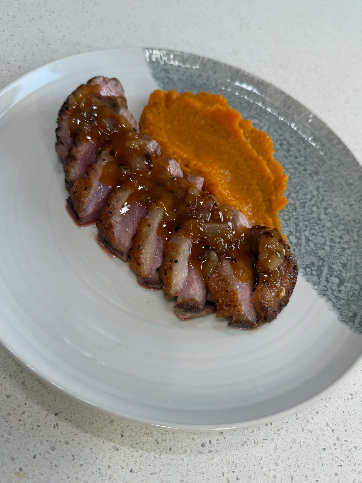 Magret de canard laqué et purée de patate douce